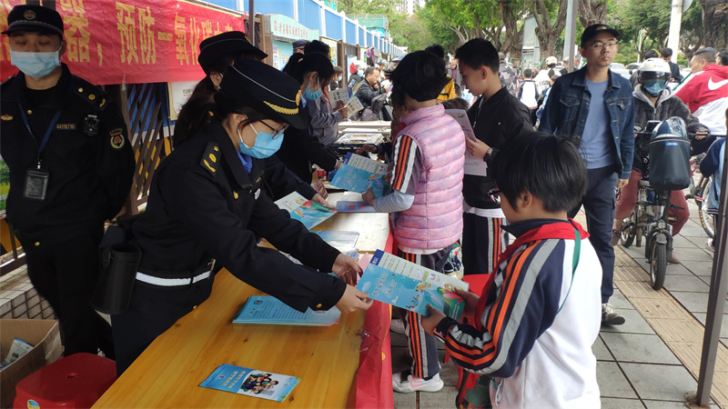 清溪城管分局开展燃气安全线下宣传.jpg