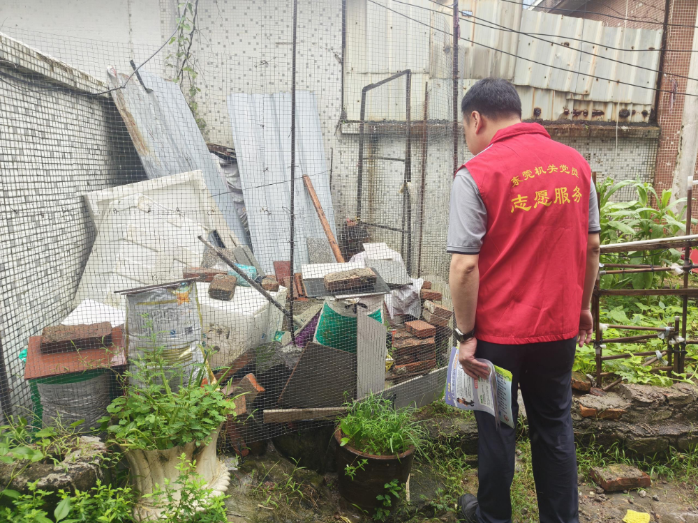 执法二科党支部到清溪松岗社区进行虫媒传染病防控督查.png